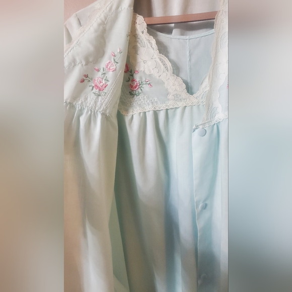 Vintage Sears nightgown and robe set - Picture 2 of 12